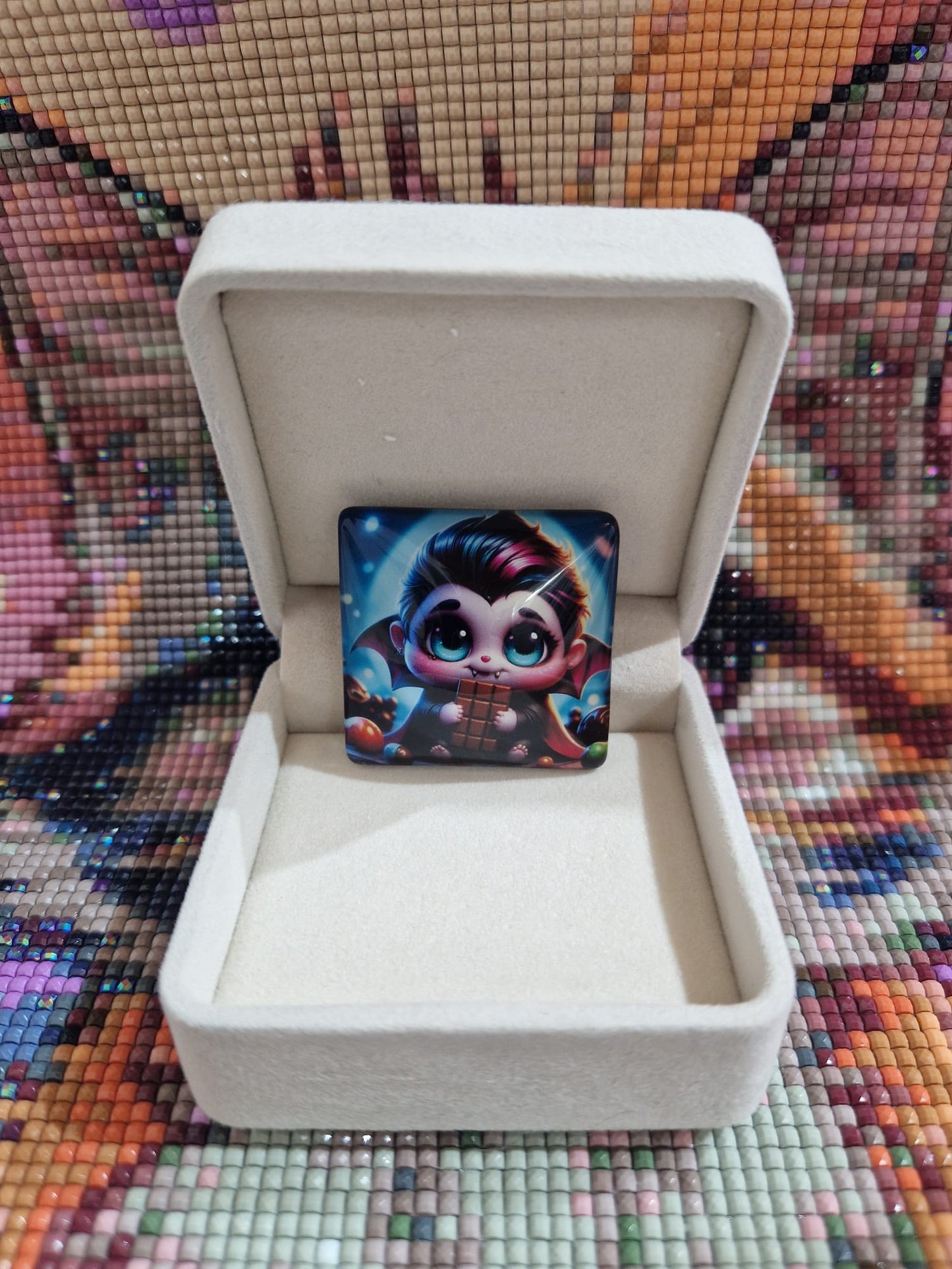 Cover Minder "Naschender Vampir by Anubis" mit Glas & Magnet - Lucky Soul Diamonds