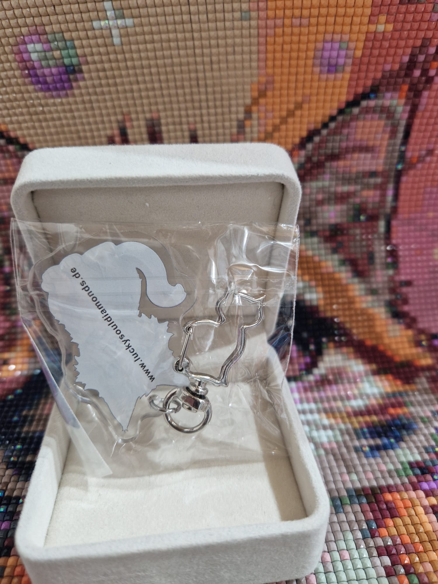 Acryl - Schlüsselanhänger mit Lucky Maskottchen SILBER KATZE - Lucky Soul Diamonds