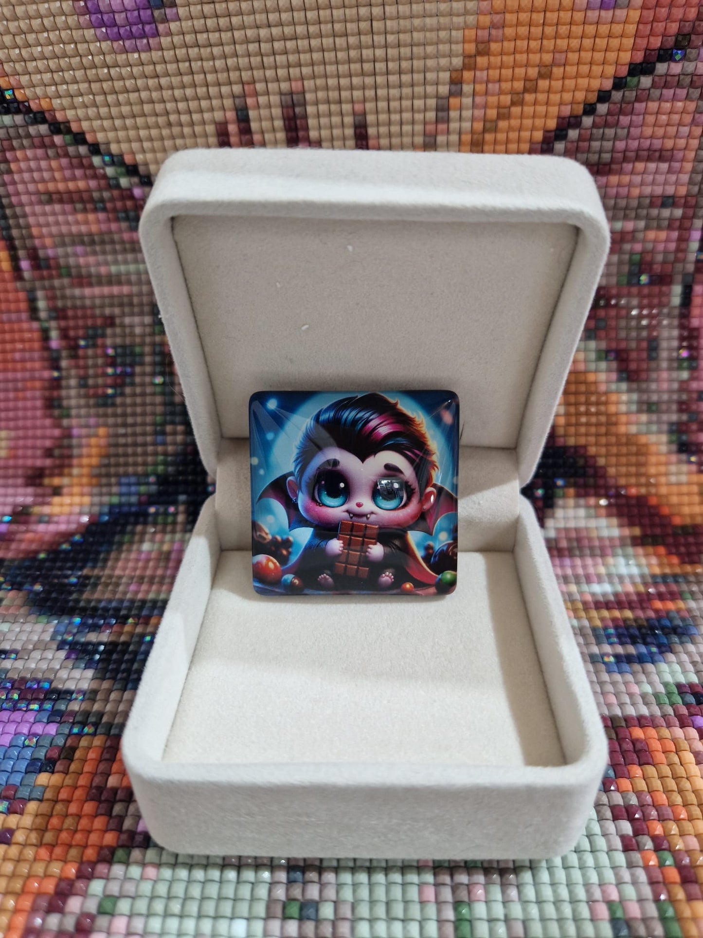 Cover Minder "Naschender Vampir by Anubis" mit Glas & Magnet - Lucky Soul Diamonds