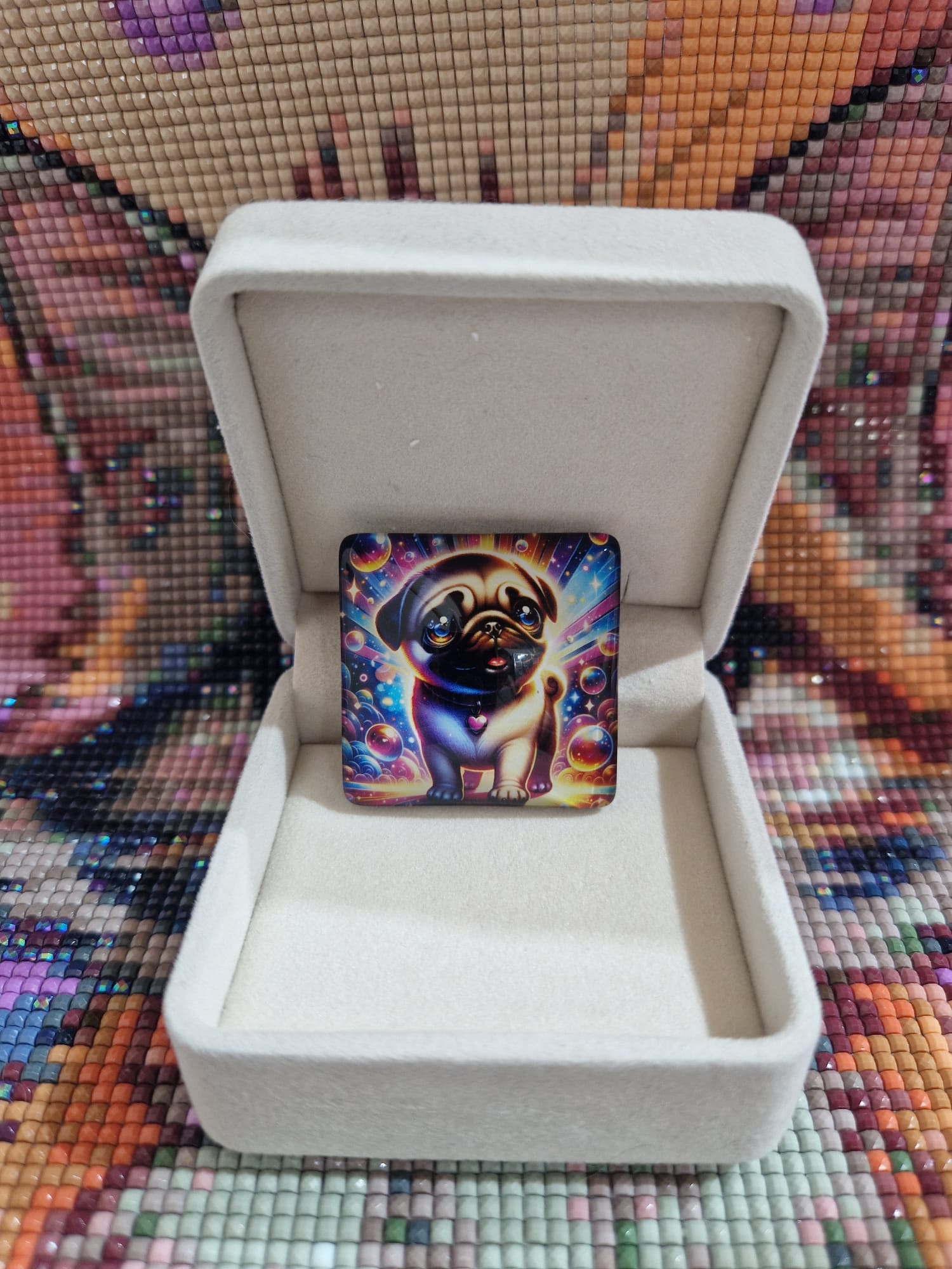 Cover Minder "Little Baby Mops by Anubis" mit Glas & Magnet - Lucky Soul Diamonds